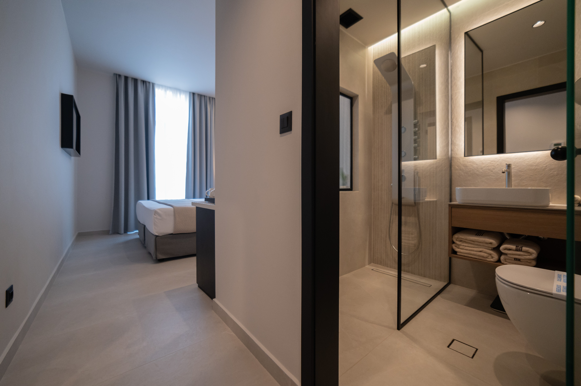 Superior room - view from entrance to twin beds and bathroom