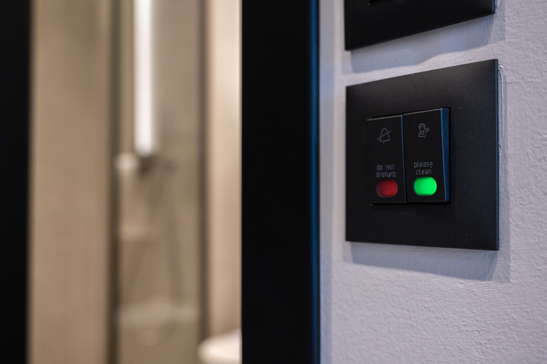Superior room - in-room do-not-disturb and service controls